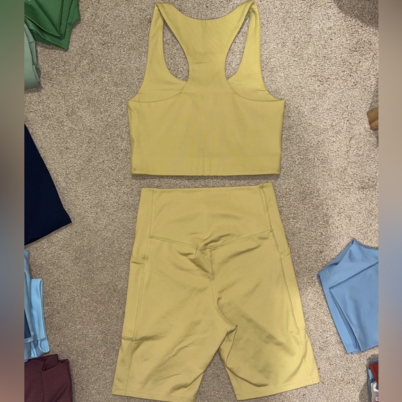 Girlfriend Collective Paloma Bra and Pocket Bike Shorts in Pear - Picture 4 of 5